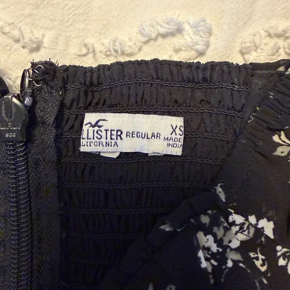 Hollister Black Floral Long Sleeve Dress - Picture 2 of 3